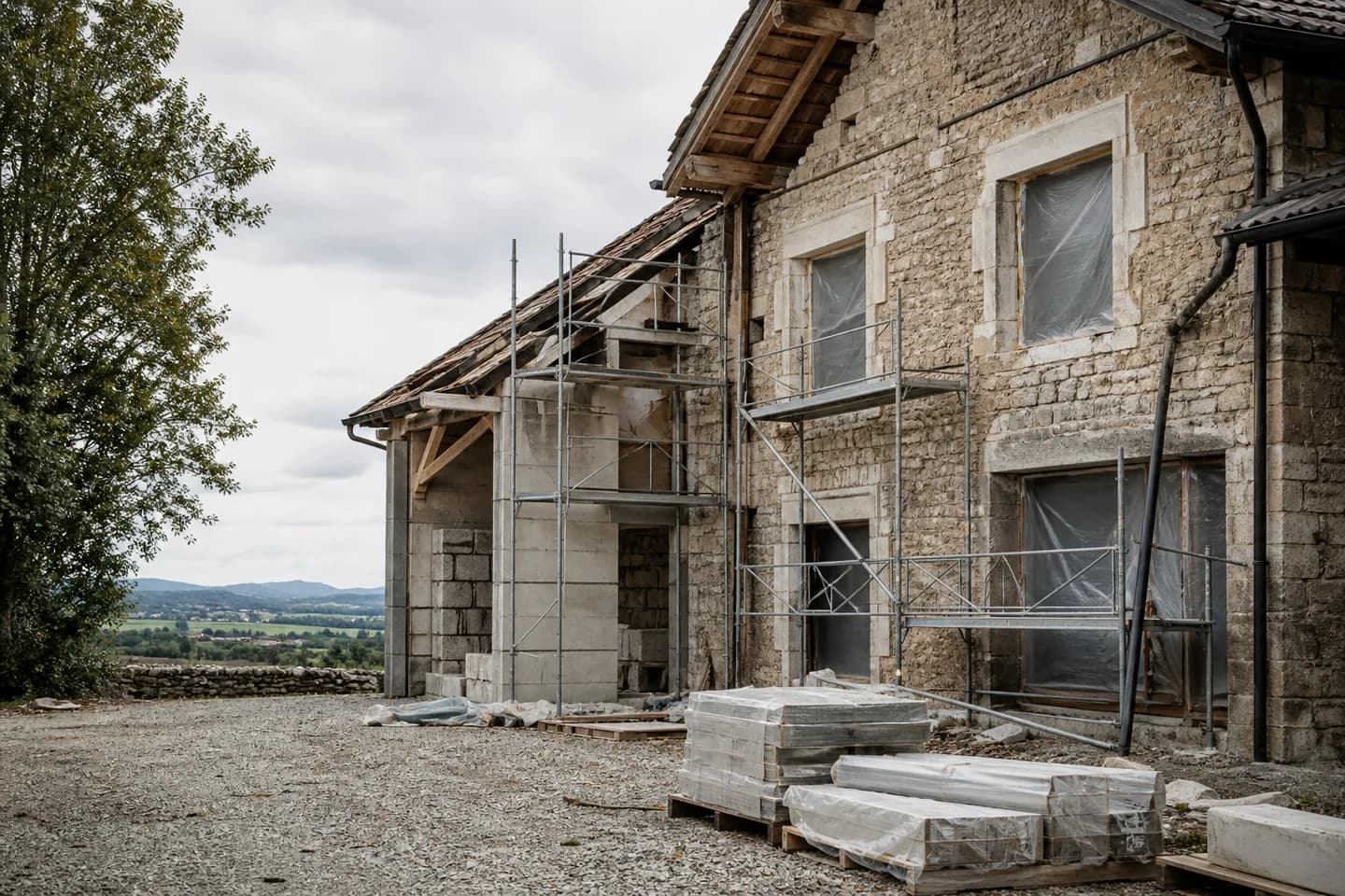 Maison en pierre en cours de rénovation dans l'Ain